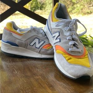 New Balance Encap 997 Woman’s size 8. NEVER WORN!! Excellent shape!!